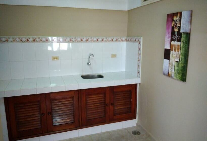 تختخواب و صبحانه Front Beach House