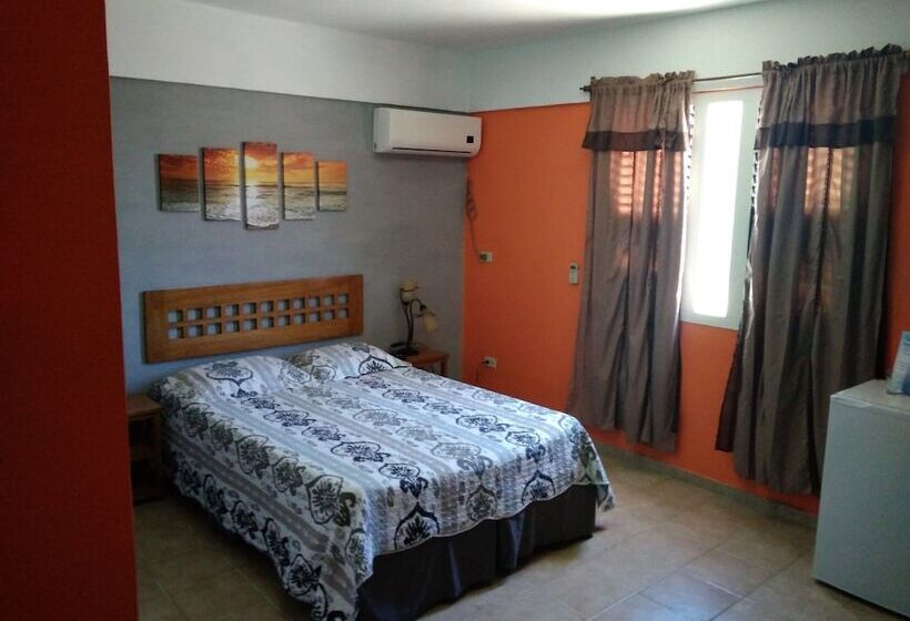 تختخواب و صبحانه Front Beach House