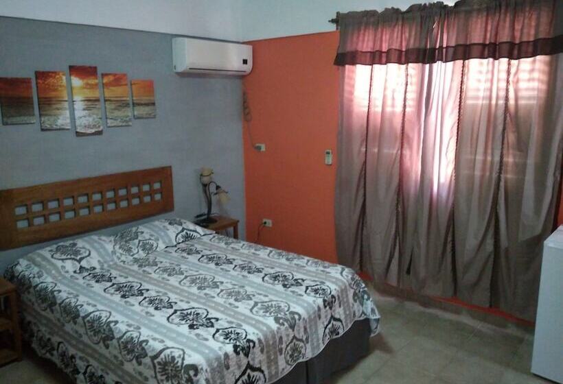 تختخواب و صبحانه Front Beach House