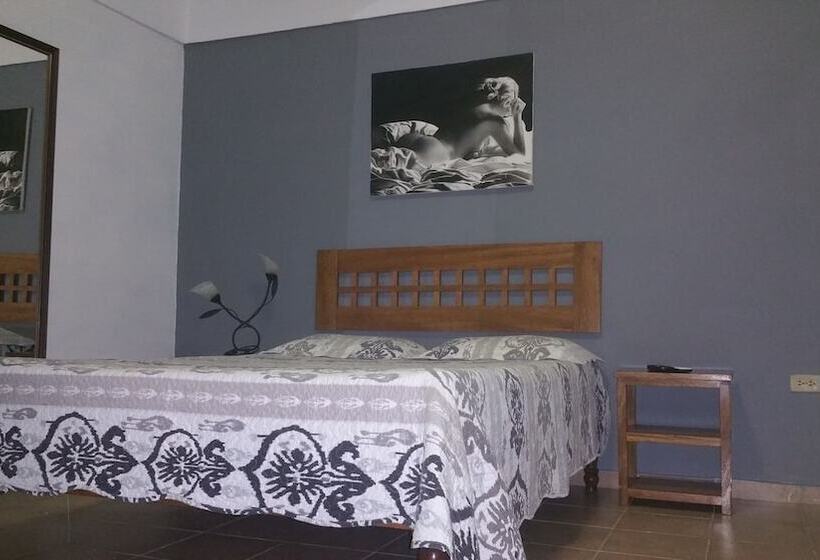 تختخواب و صبحانه Front Beach House