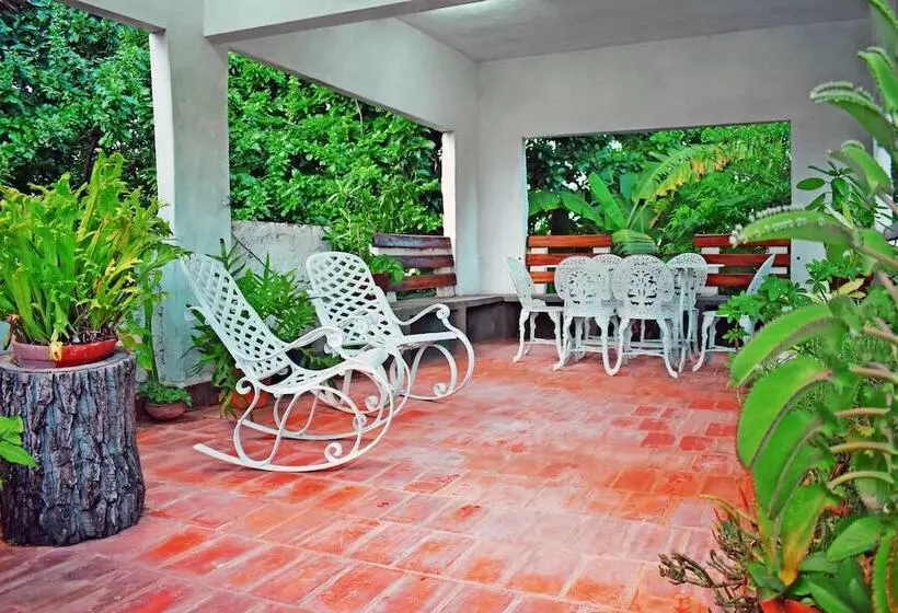 تختخواب و صبحانه Hostal Cabriales