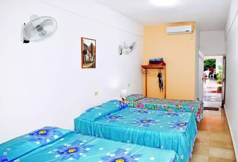 تختخواب و صبحانه Hostal Cabriales