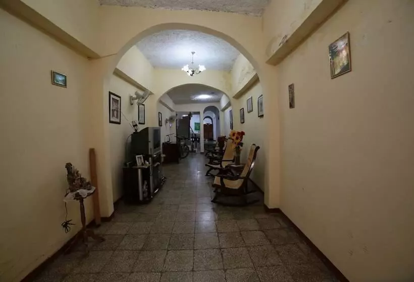تختخواب و صبحانه Hostal Cabriales
