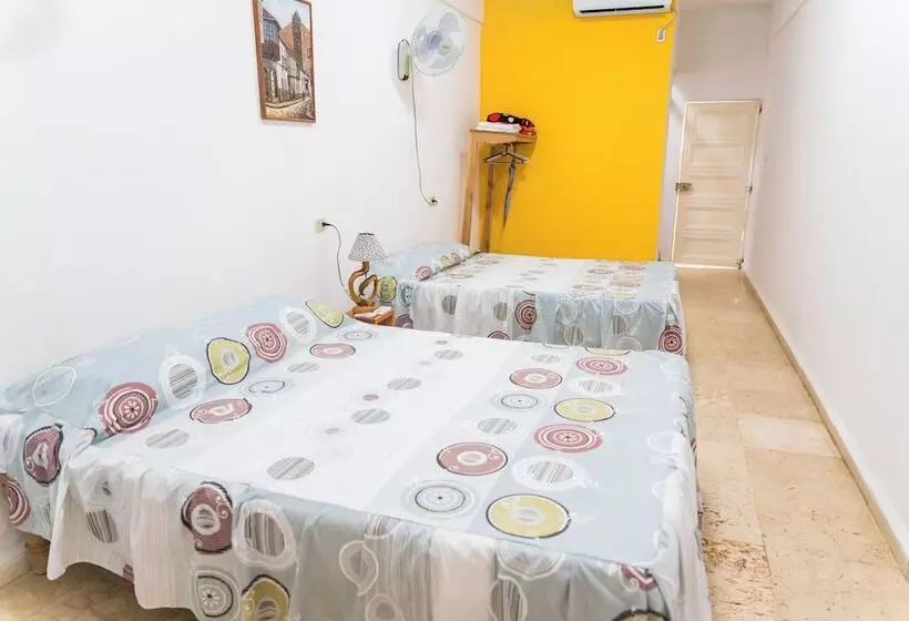 تختخواب و صبحانه Hostal Cabriales