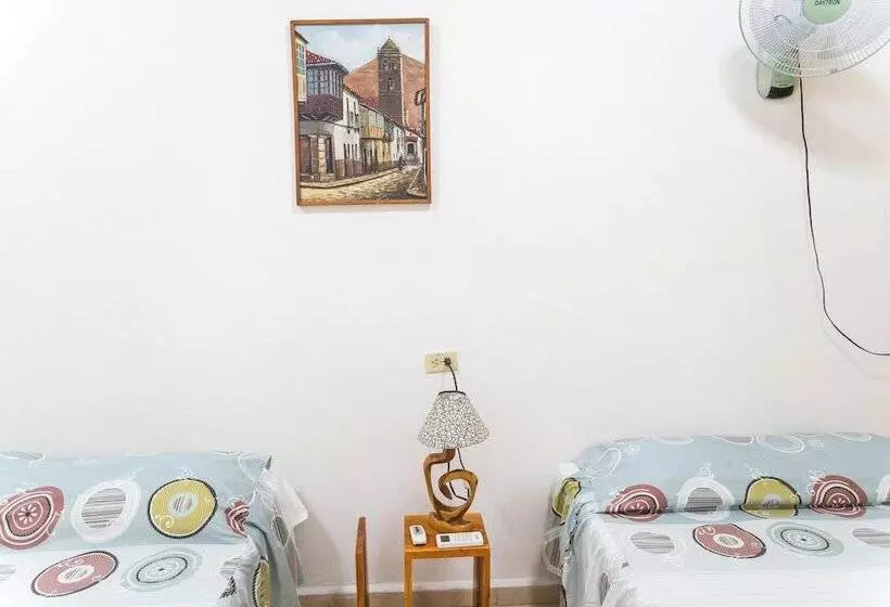 تختخواب و صبحانه Hostal Cabriales
