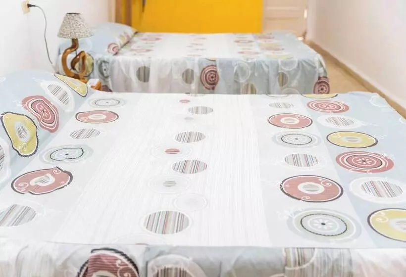 تختخواب و صبحانه Hostal Cabriales