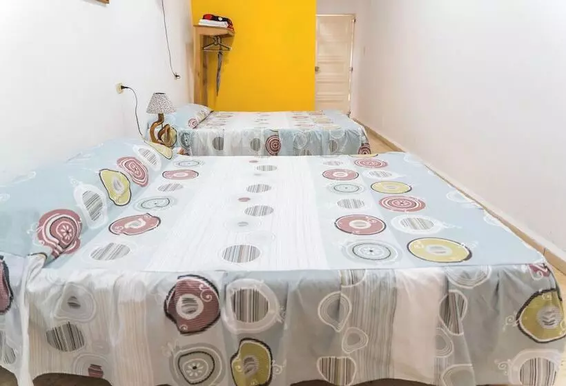 تختخواب و صبحانه Hostal Cabriales