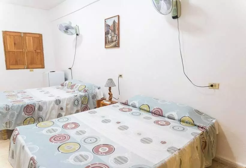 تختخواب و صبحانه Hostal Cabriales