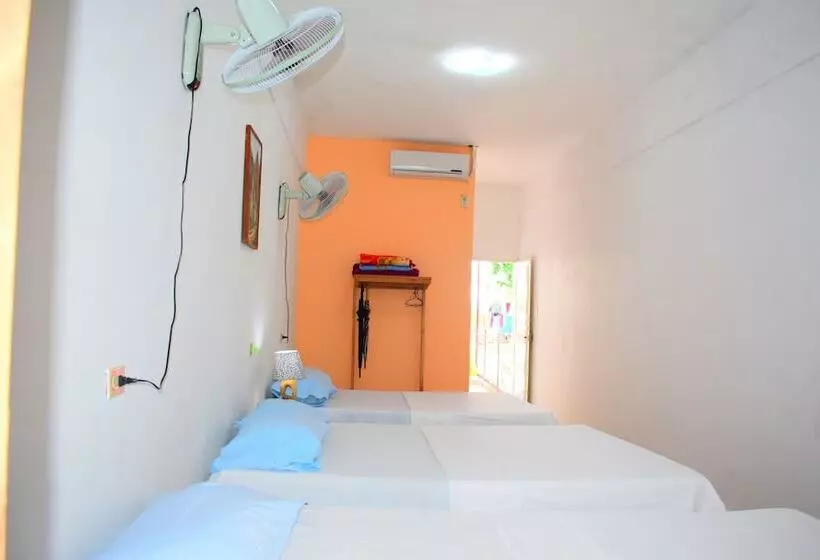 تختخواب و صبحانه Hostal Cabriales