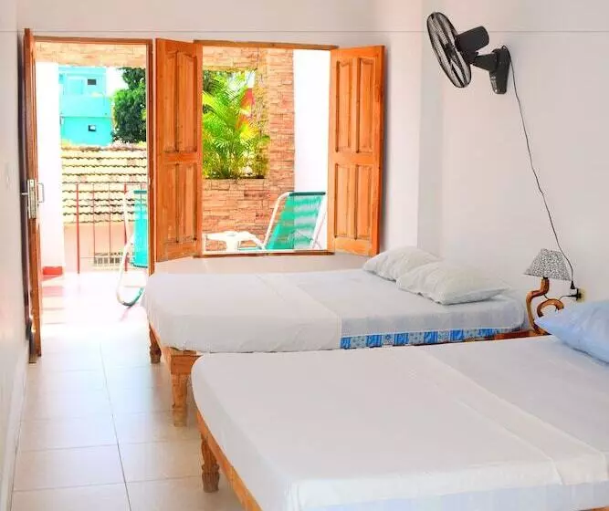 تختخواب و صبحانه Hostal Cabriales