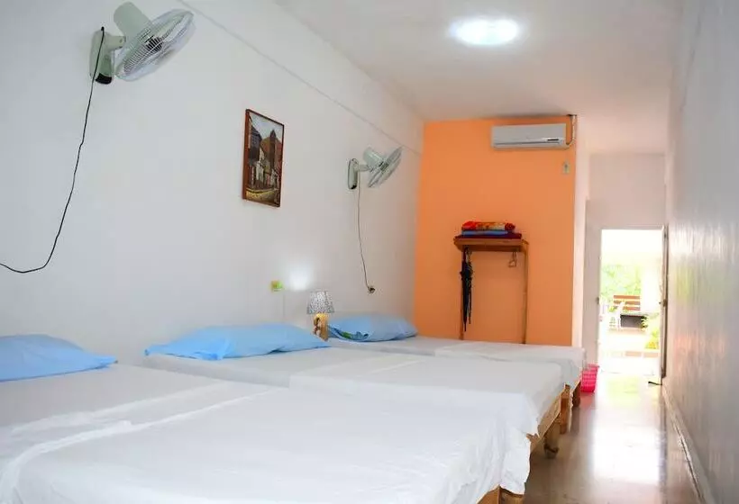 تختخواب و صبحانه Hostal Cabriales