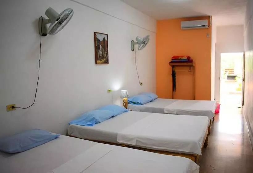 تختخواب و صبحانه Hostal Cabriales