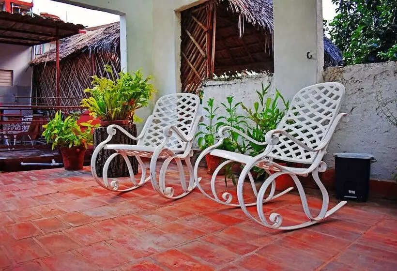 تختخواب و صبحانه Hostal Cabriales