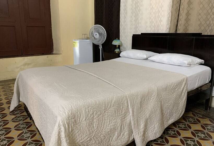 پانسیون Bs & Hostal Brisas Del Mar