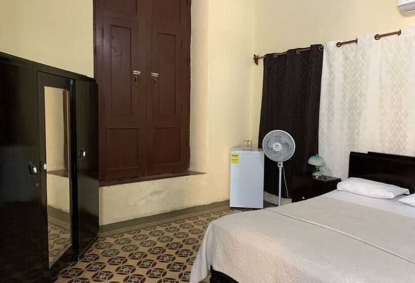 پانسیون Bs & Hostal Brisas Del Mar