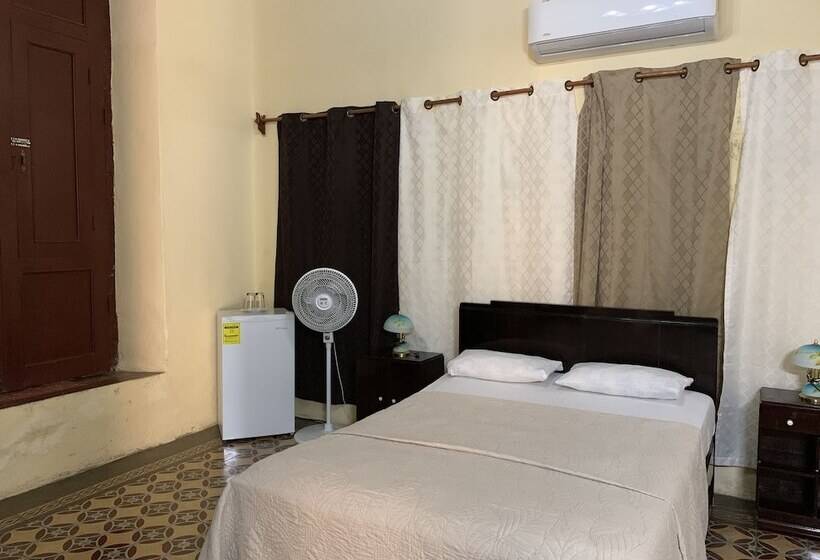 پانسیون Bs & Hostal Brisas Del Mar