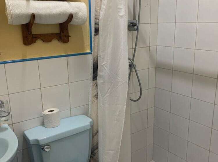 پانسیون Bs & Hostal Brisas Del Mar