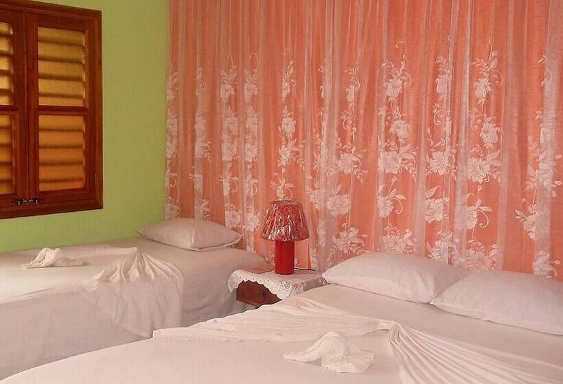 پانسیون Casa El Almendro Maritza Y Omar