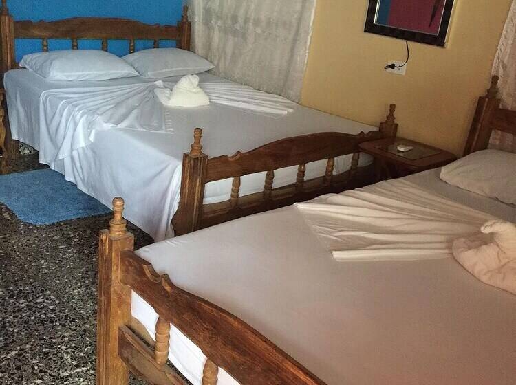 پانسیون Casa El Almendro Maritza Y Omar