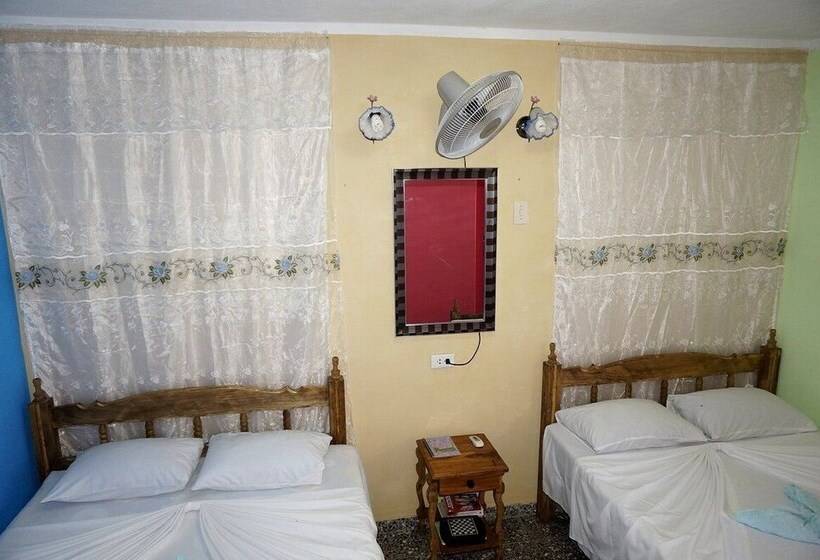 پانسیون Casa El Almendro Maritza Y Omar