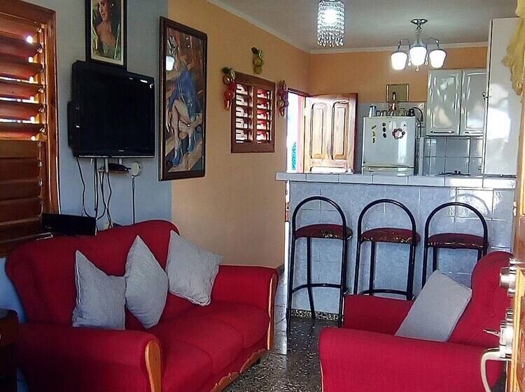 پانسیون Casa El Almendro Maritza Y Omar