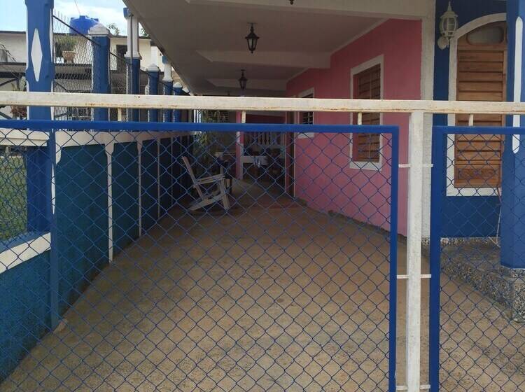 پانسیون Casa El Almendro Maritza Y Omar