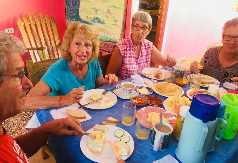 پانسیون Casa El Almendro Maritza Y Omar
