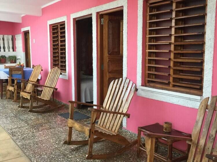 پانسیون Casa El Almendro Maritza Y Omar