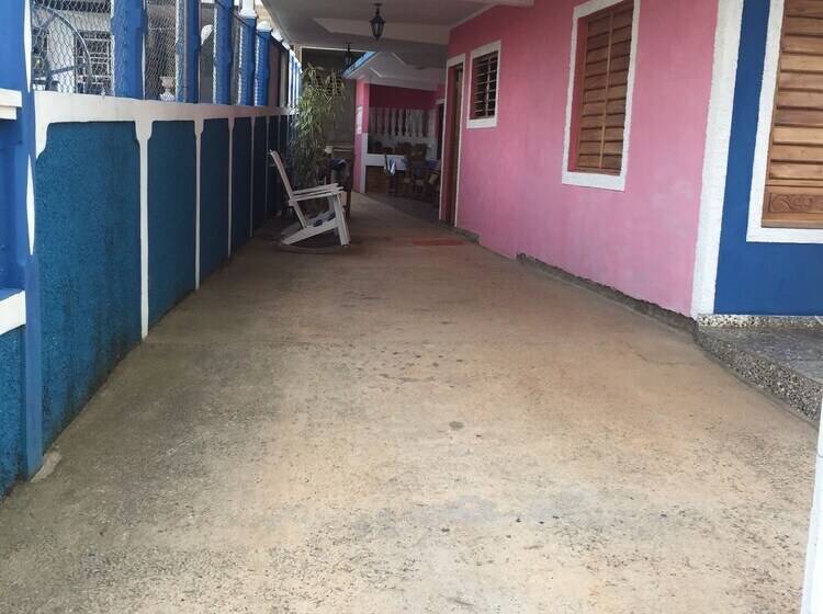 پانسیون Casa El Almendro Maritza Y Omar