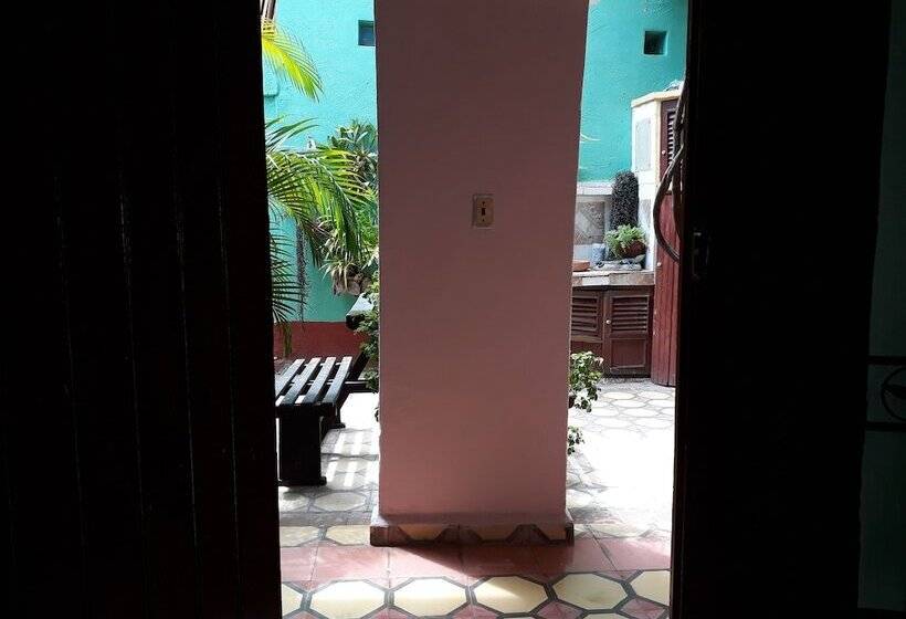 پانسیون Hostal Rosa Helena