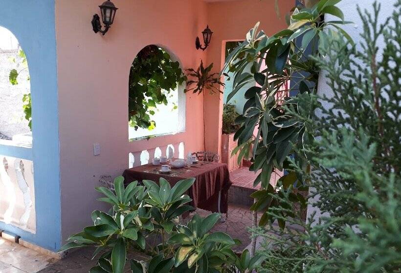 پانسیون Hostal Rosa Helena