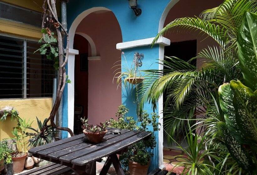 پانسیون Hostal Rosa Helena