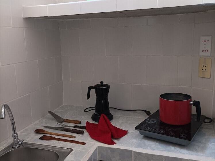 پانسیون Hostal Rosa Helena