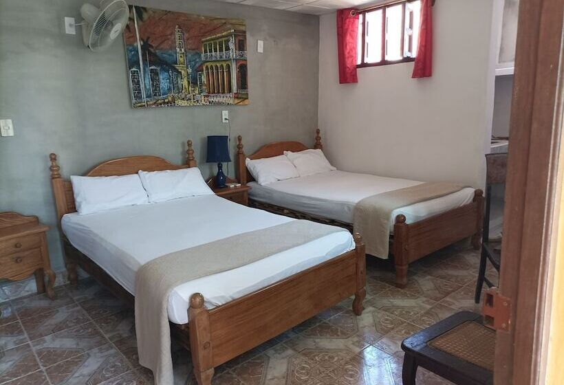 پانسیون Hostal Rosa Helena