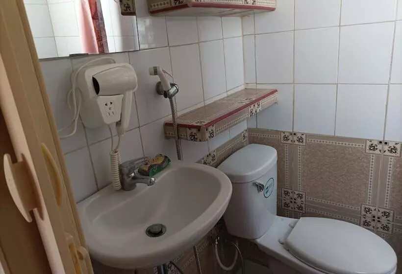 پانسیون Hostal Rosa Helena