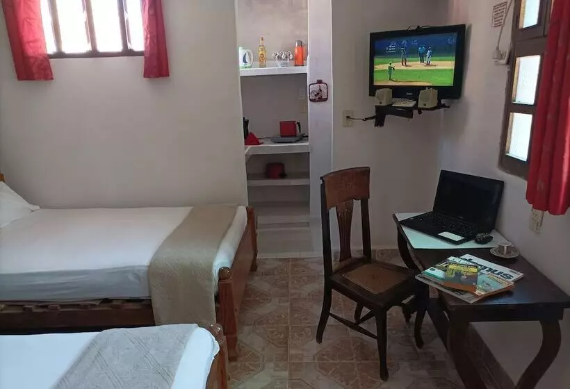 پانسیون Hostal Rosa Helena