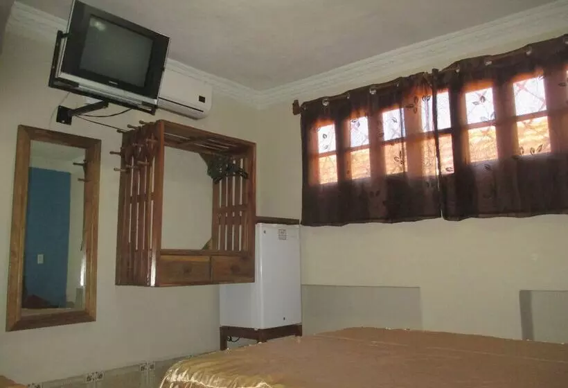 پانسیون Hostal Rosa Helena