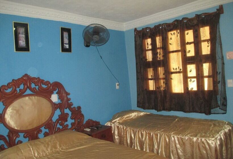 پانسیون Hostal Rosa Helena