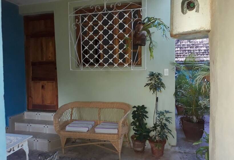 پانسیون Hostal Rosa Helena