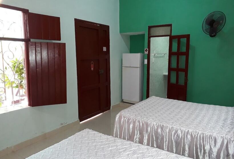 پانسیون Hostal Rosa Helena