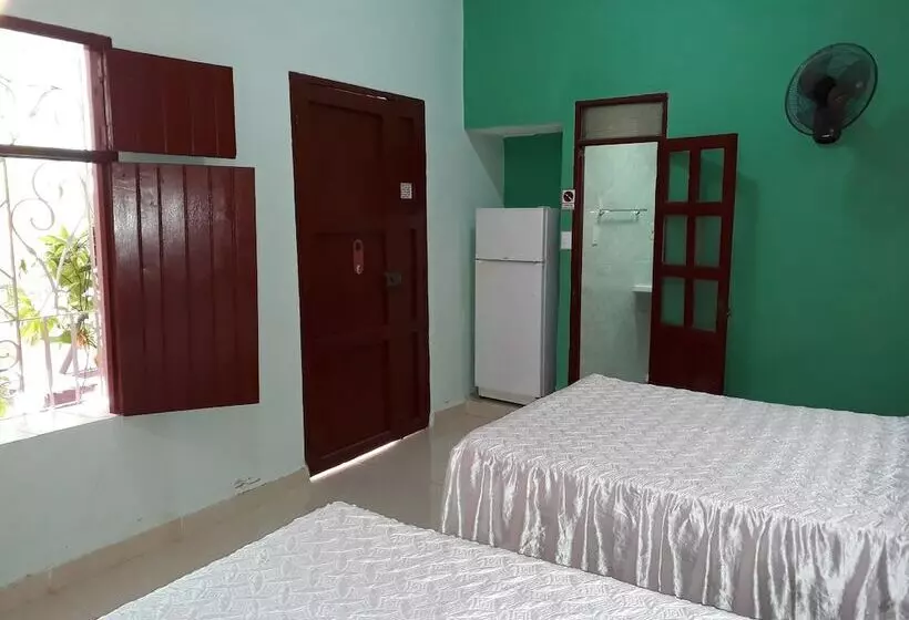 پانسیون Hostal Rosa Helena