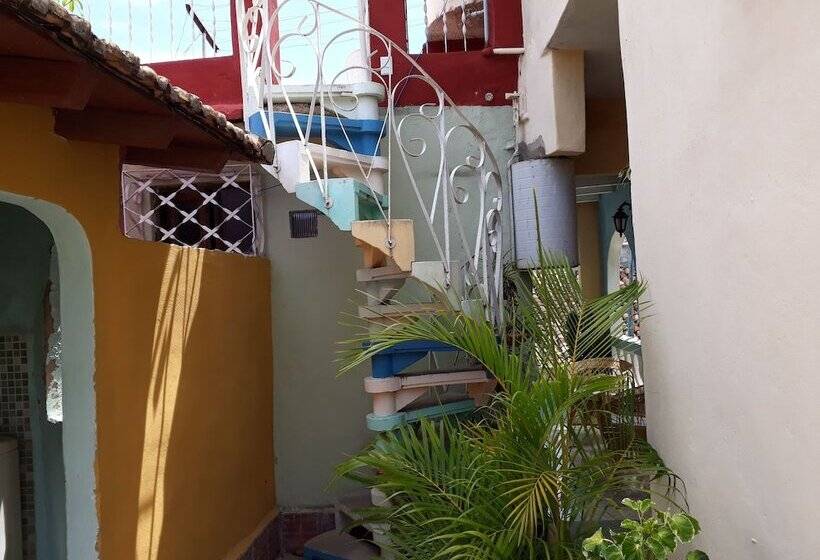 پانسیون Hostal Rosa Helena