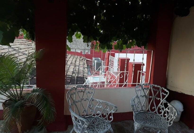 پانسیون Hostal Rosa Helena