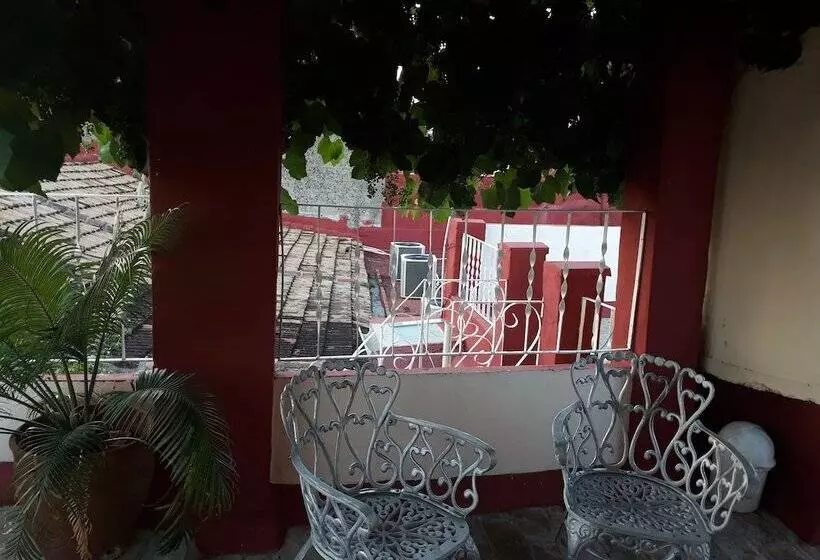 پانسیون Hostal Rosa Helena