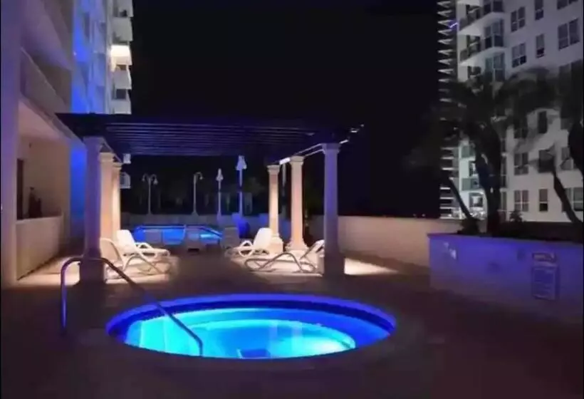 10 Min To Beach Penthouse Oceanview King Free Parking