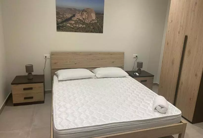 ベッドアンドブレックファースト Maraneri Rooms