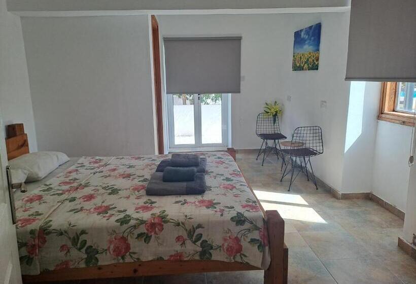 Hera Palace Boutique