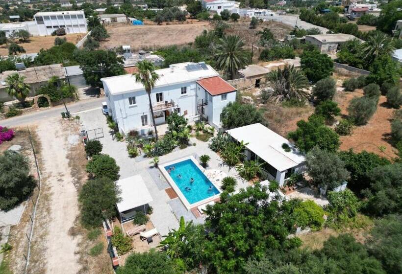 Hera Palace Boutique