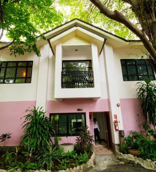 Hotel ชญาดา การ์เด้นเฮาส์ & รีสอร์ท