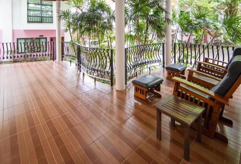 Hotel ชญาดา การ์เด้นเฮาส์ & รีสอร์ท